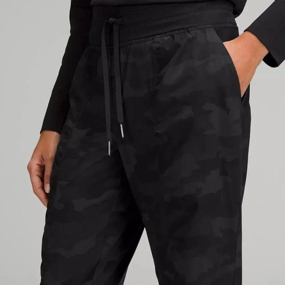 Black Dance Studio Mid Rise Jogger, 28" Length, Lululemon, US 4 - Picture 4 of 7